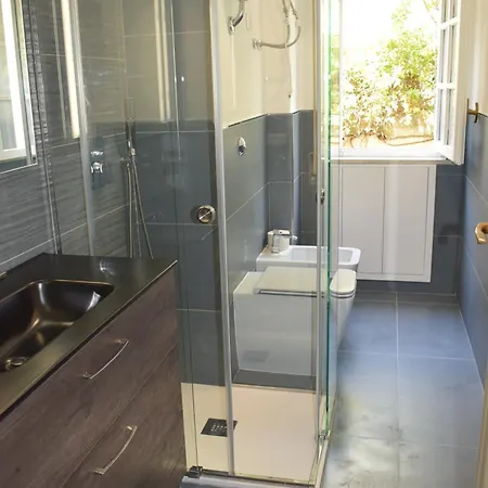 Independent Located A Few Minutes Walk From The In Quiet Area * Палермо