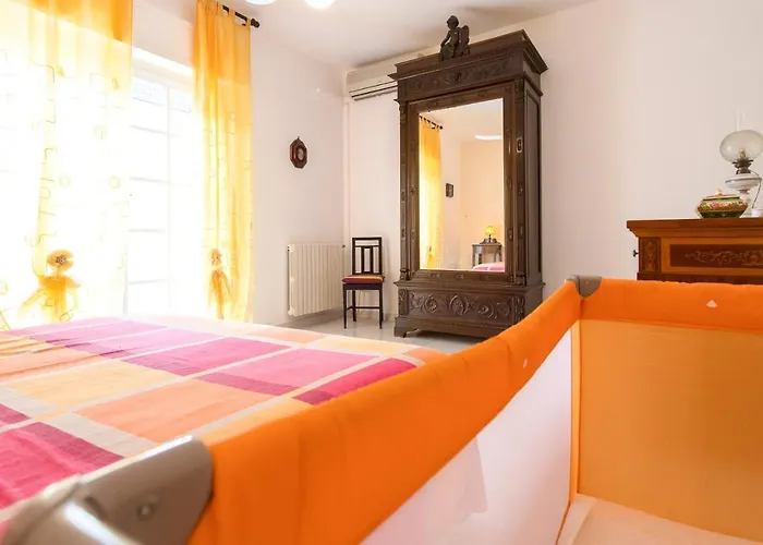 Independent Located A Few Minutes Walk From The In Quiet Area Villa