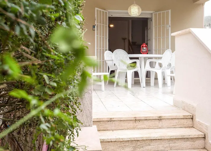 Independent Located A Few Minutes Walk From The In Quiet Area Villa *